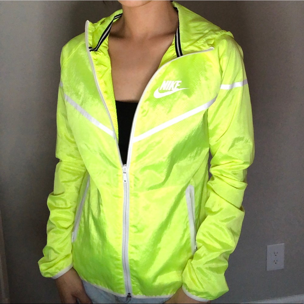 NIKE Wind Breaker